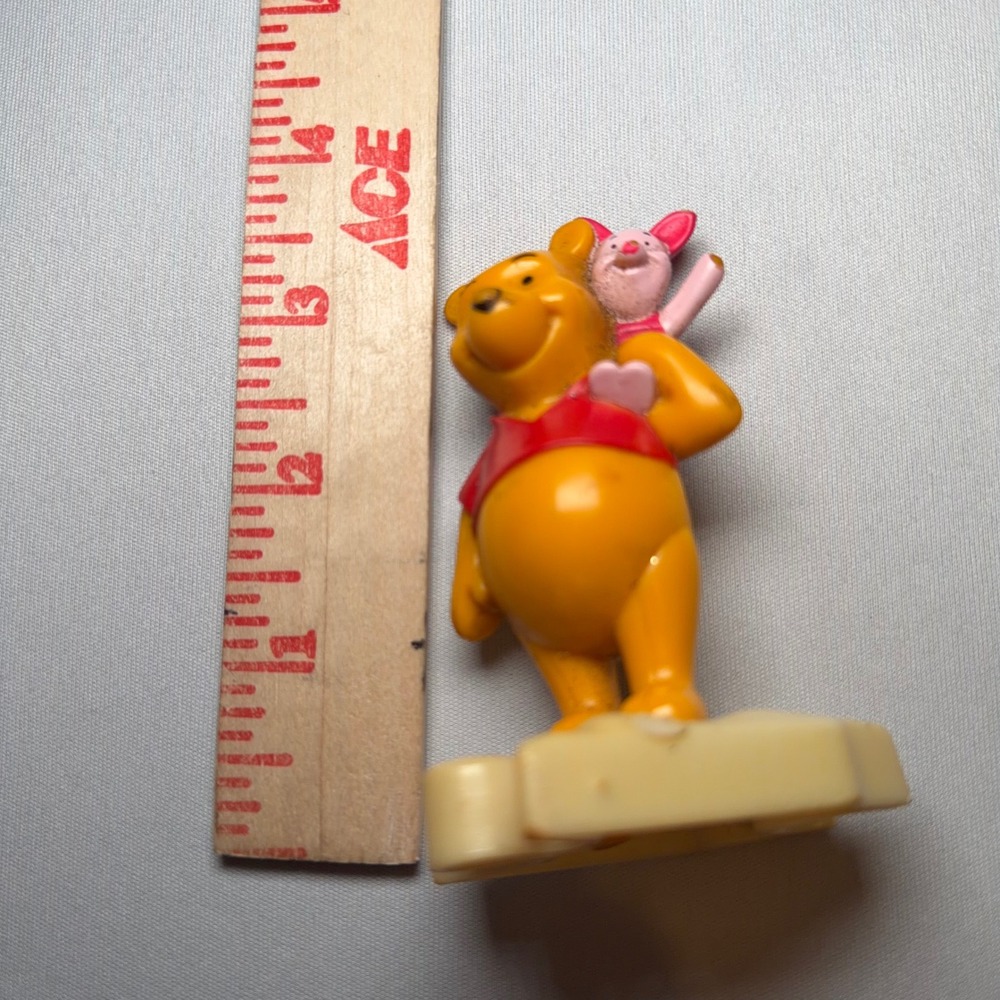 Disney Winnie the Pooh Piglet‎ Figure 2.5in Yellow PVC Puzzle Base Vintage Toy - Picture 5 of 7